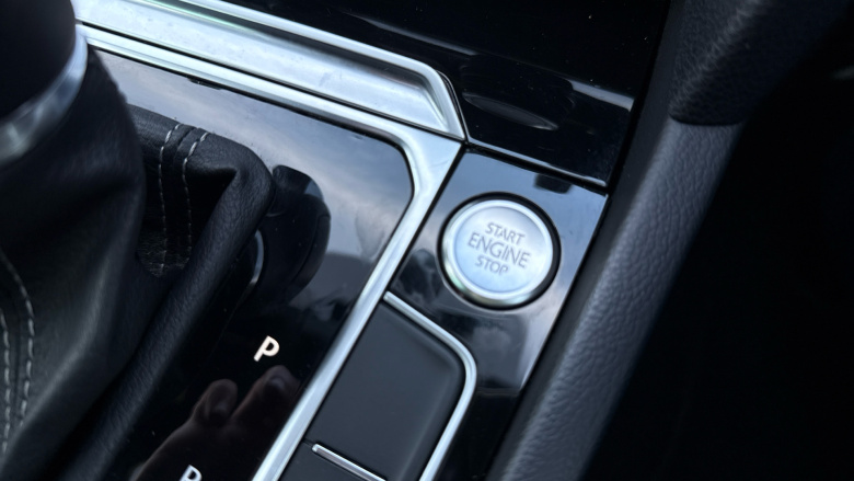 Volkswagen Passat 2.0 TDI R-Line 5dr DSG [Panoramic Roof] Diesel Estate